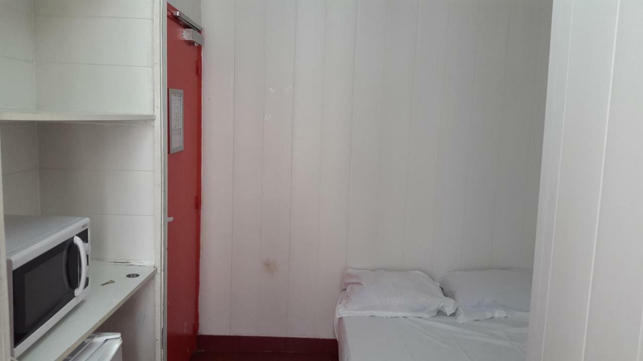 Hotel Cyrano Voltaire Paris Bagian luar foto