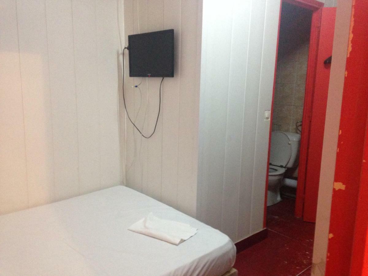 Hotel Cyrano Voltaire Paris Bagian luar foto